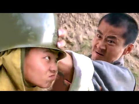 功夫小子从数百米高的山顶飞下来，鹰爪手穿透日军2cm厚的钢盔，直接要他命！【功夫】