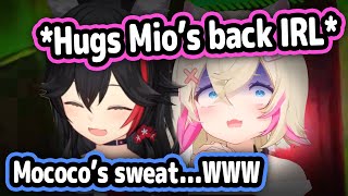 Mococo Hugging Mio's Back IRL When She Got Scared Is Too Cute【Hololive