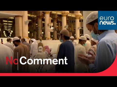 Les fidèles saoudiens de retour dans les mosquées