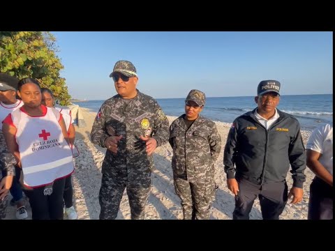 El director regional este de la Policía Nacional, el Gral. Juan Pablo Ferreira visita playa Caleta