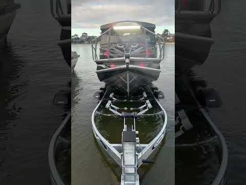 Senator RH690 landing softly onto its Dunbier 7.0m Supa Rolla trailer. #boating #trailers