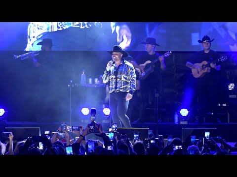 Jessi Uribe conmueve al publico nicaragüense con un espectacular concierto