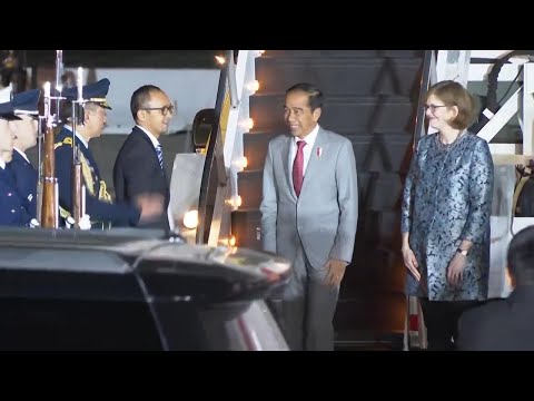 Indonesian President Widodo arrives in San Francisco for APEC summit