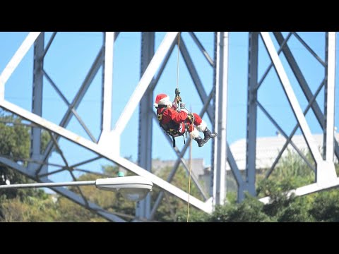 Guatemalan firefighter dressed as Santa delivers presents in low-income neighborhoods | AFP