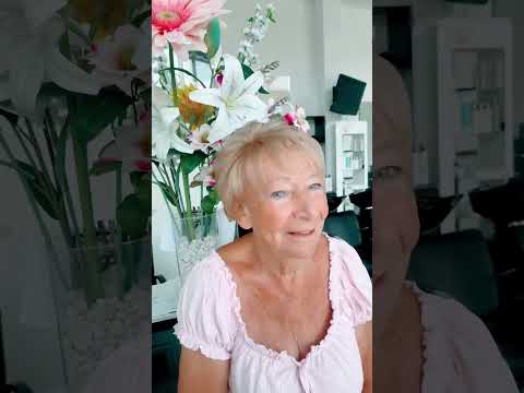 Layer short haircut #hairstyle #haircut #miniblowout #hair #video #hairtok #haircutting #blowup