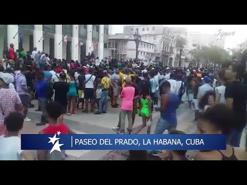 Gran revuelo causa rapero en el Prado por lanzar dólares a la multitud