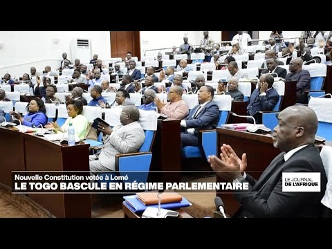 Une nouvelle constitution fait basculer le Togo en régime parlementaire • FRANCE 24
