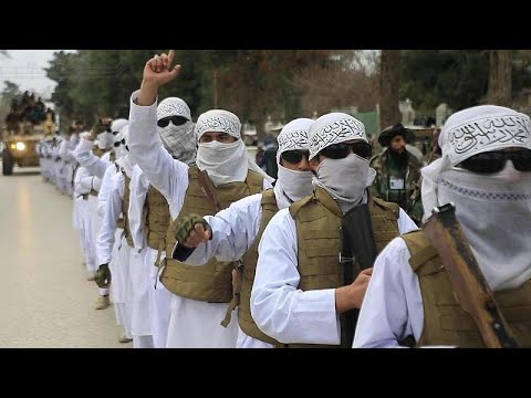شاهد: طالبان تقدم استعراضاً عسكرياً بعد احتجاجات شهدتها مدينة شمال البلاد…
