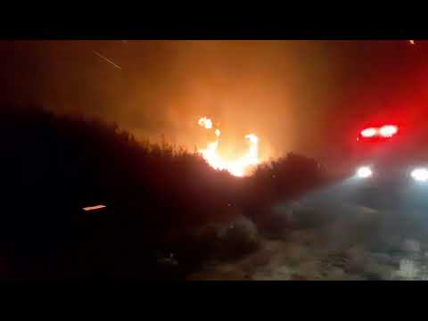 Arde una finca en Pocito y 3 dotaciones de bomberos trabajan para extinguir las llamas (PARTE 4)