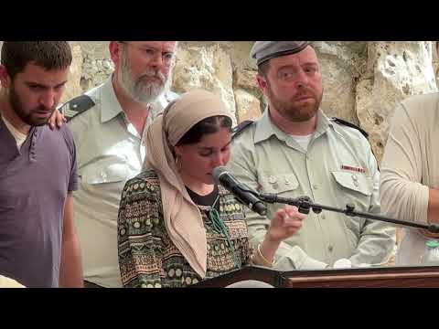 תהילה, אחותו של סרן מעוז רקנטי ז"ל, נפרדת בכאב