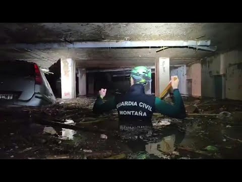 Spanish police wade through garages near Valencia in search for flood victims | AFP