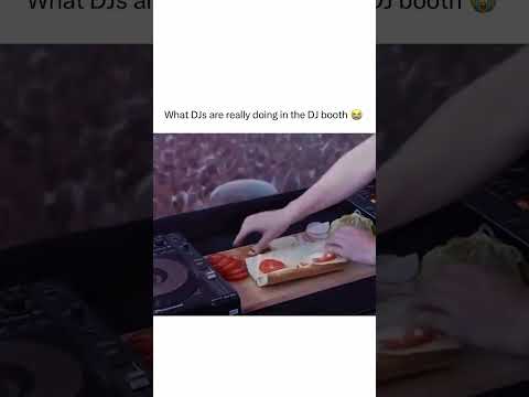 What DJ's are really doing in the DJ booth😭