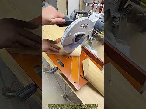 지그를 이용해 각도절단기에서 뒤틀림 없이 완벽한 45도를 절단하는 원리 #worker #process #precision #cutting #timber