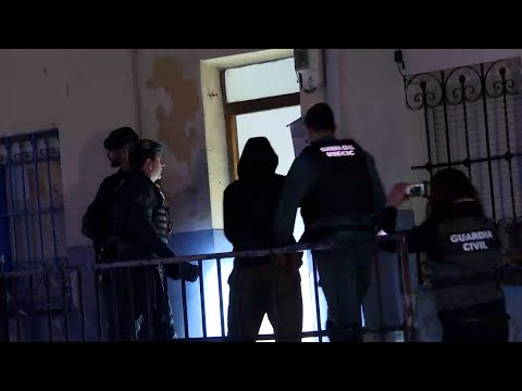 Sale el detenido por el triple homicidio en Morata de Tajuña tras el registro a su domicilio