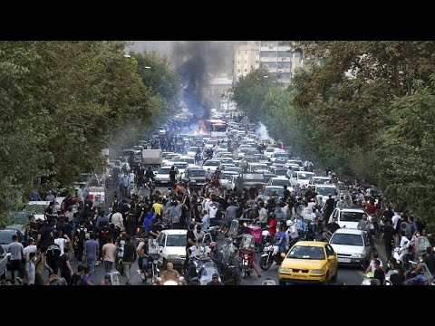 Már húsz városban tiltakoznak Iránban Masa Amini halála miatt