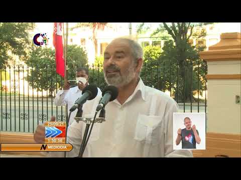 Develan monumento a Martí en la sede de los CDR en La Habana, Cuba