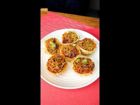 【カップで食べやすい焼きそば】揚げたてが最高！新感覚おつまみ♡パリッと焼きそばギョーザカップ / Noodle in Dumpling Wrapper Cups