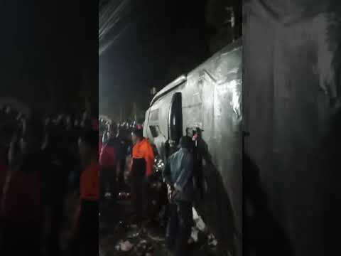 Bus pariwisata kecelakaan di Ciater Subang #subang #shortvideo #ciater #subangviral
