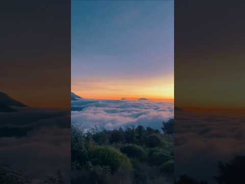 😍😍#nature #travel #mountains #clouds #vibes #view #videoshort #shorts #sunset