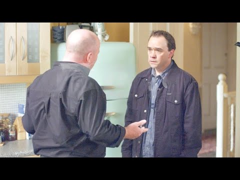 EastEnders - Phil Mitchell & Mark Fowlers Punch Up (10th September 2002)