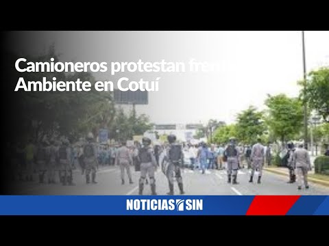 Camioneros protestan frente a Medio Ambiente en Cotuí