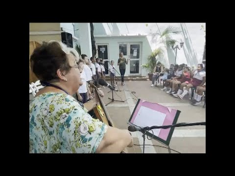 Presenta espectáculo Una canción para mamá, agrupación coral infantil Amanecer Feliz