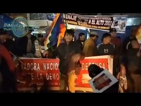 Evistas alteños queman figuras de Arce, Choquehuanca y  Copa en protesta por el Cabildo, la traic...