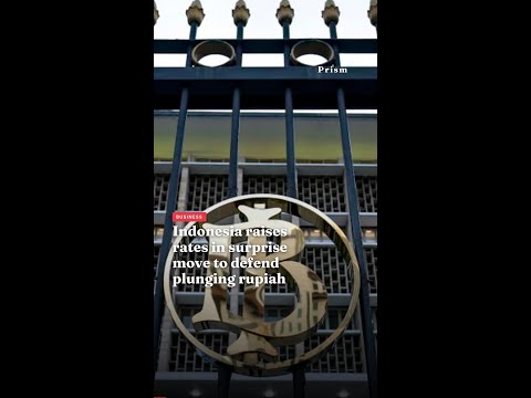 Indonesia menaikkan suku bunga dalam langkah mengejutkan untuk mempertahankan nilai rupiah yang terus anjlok.