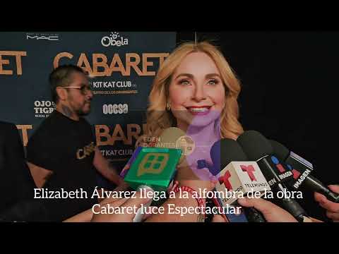 Elizabeth Álvarez llega a la alfombra de la obra Cabaret luce Espectacular