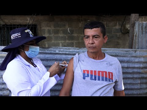 Habitantes del barrio Ayapal se vacunan contra la Covid-19