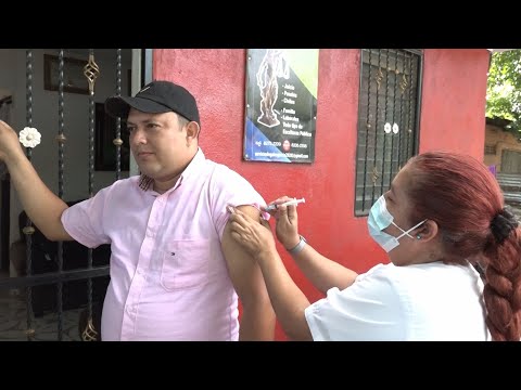 Familias del barrio Mirna Ugarte inician esquema de vacunación 2023