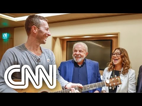 Lula encontra vocalista do Coldplay e ganha violão autografado | LIVE CNN
