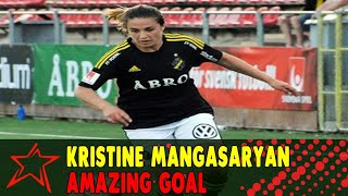 فيديو : لاعبة كرة قدم تسجل هدف بطريقة خرافيه