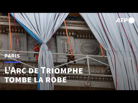 Arc de Triomphe: l'œuvre de Christo et Jeanne-Claude démontée | AFP