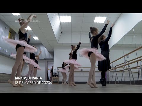 El ballet en un refugio antiaéreo es una vía de escape para los niños de Járkiv