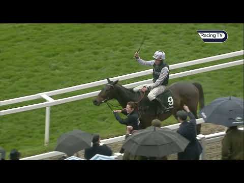 Horse Riding 🐎 L'HOMME PRESSE is flawless in the 2022 Brown Advisory Novices' Chase at the Cheltenham Festival