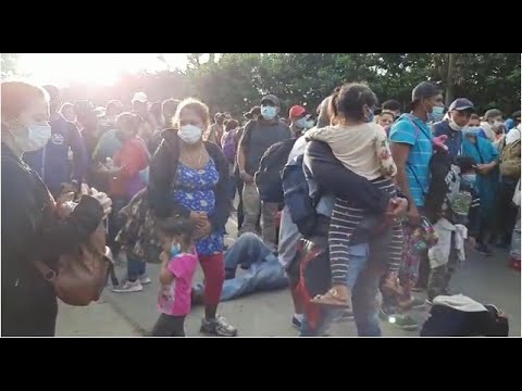 Migrantes insisten en cruzar frontera de Guatemala