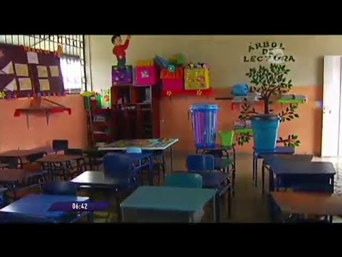 Ministra de Educación recorrió planteles educativos en Guayaquil tras el sismo