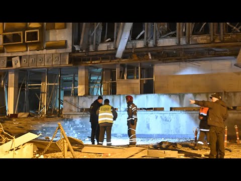 Ukraine : cinq morts dans des attaques «massives» russes, coupures d'électricité à Kiev