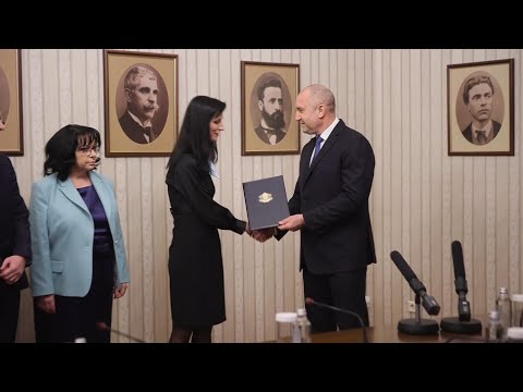 Bulgaria's foreign minister to form the next government in power-sharing deal