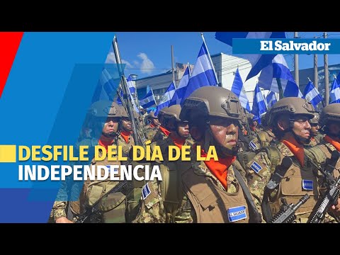 Militares encabezan desfile en el día de la independencia de El Salvador