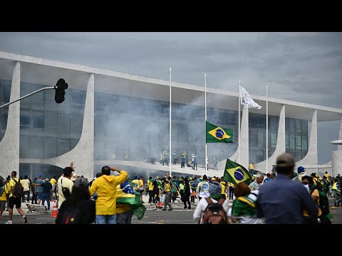 Grupos Bolsonaristas invadieron instituciones de gobierno en Brasil