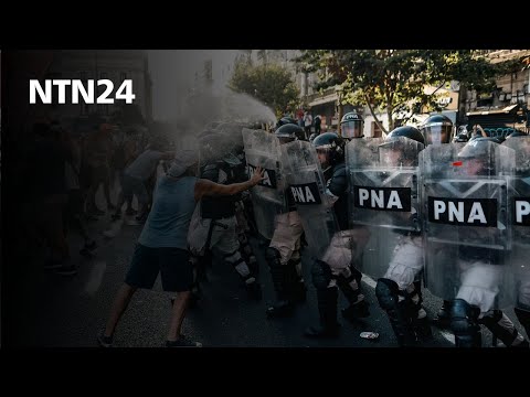 Enfrentamientos a las afueras del Congreso de Argentina en medio del debate de la Ley Ómnibus