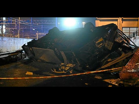 Italie : un bus tombe d'un pont à Venise et prend feu, au moins 21 morts