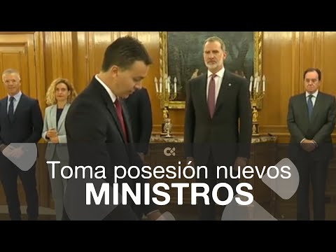 Toma posesión nuevos ministros