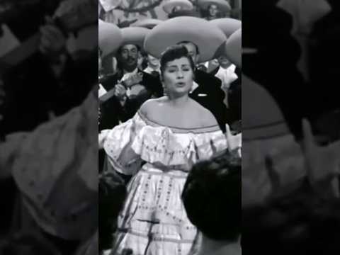 Lola Beltrán su inicio #epocadeoro #cinemexicano #palomanegra #lolabeltran #cinemexicano #rancheras