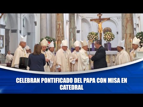 Celebran pontificado del papa con misa en catedral