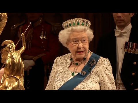 La reina Isabel II podría pagar el acuerdo extrajudicial del príncipe Andrés