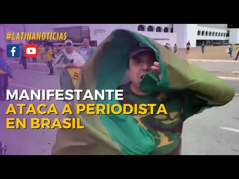 Brasil: Periodista FUE AT4CAD0 mientras cubría el movimiento de simpatizantes de JAIR BOLSONARO.