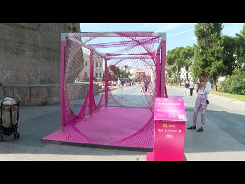 Una exposición reparte sus obras por Madrid para visibilizar el cáncer de mama